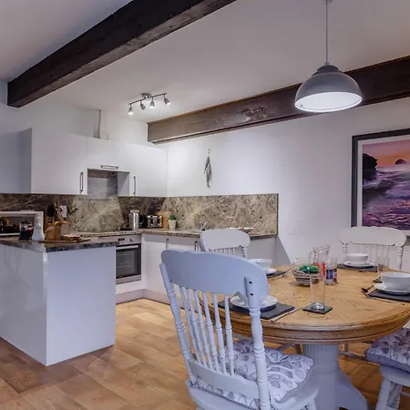 2 Bed In 36913 Tintagel